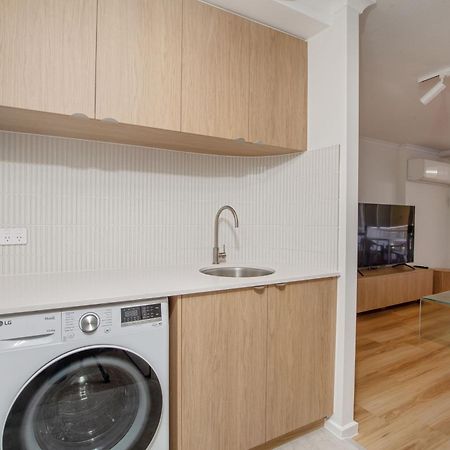 Crystal Beachfront Apartments Гоулд Коуст Екстериор снимка