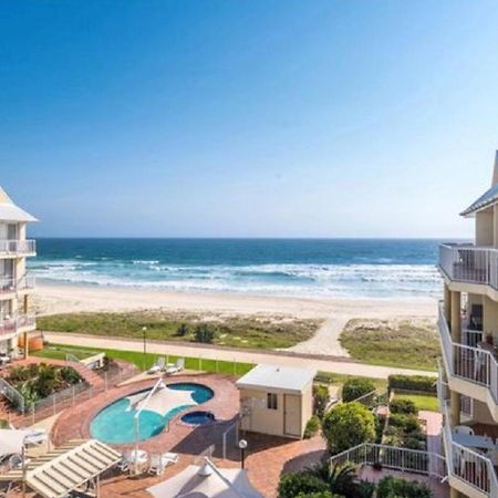 Crystal Beachfront Apartments Гоулд Коуст Екстериор снимка