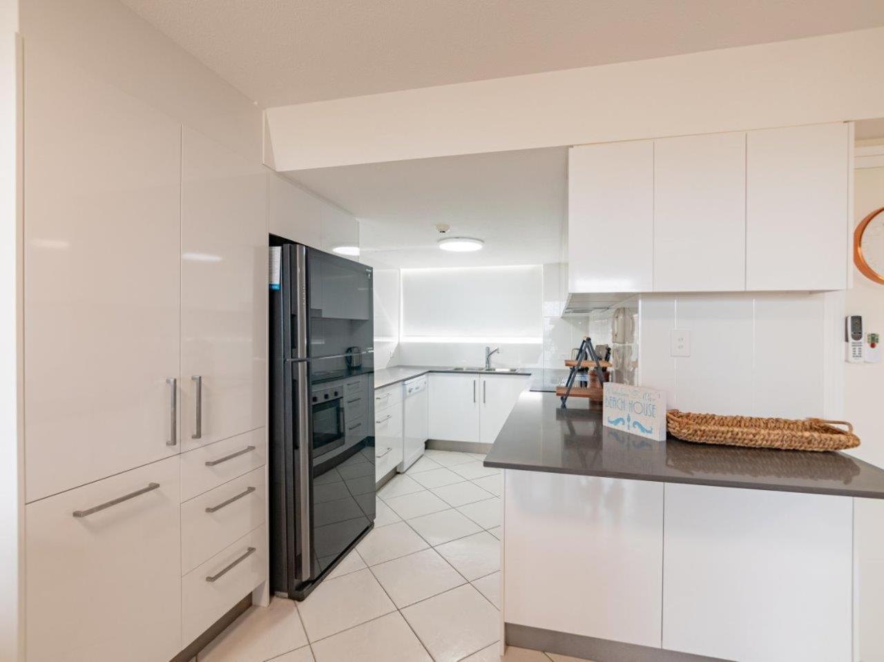 Crystal Beachfront Apartments Гоулд Коуст Екстериор снимка