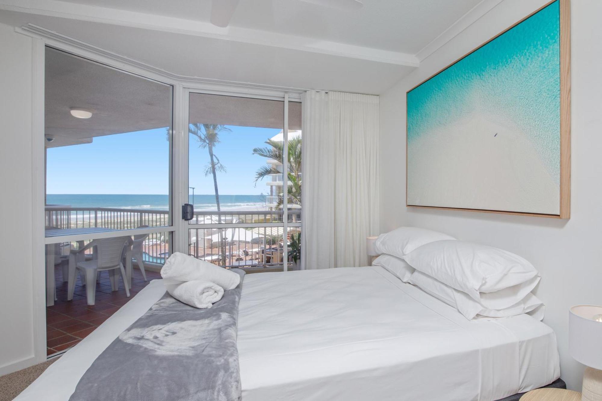 Crystal Beachfront Apartments Гоулд Коуст Екстериор снимка