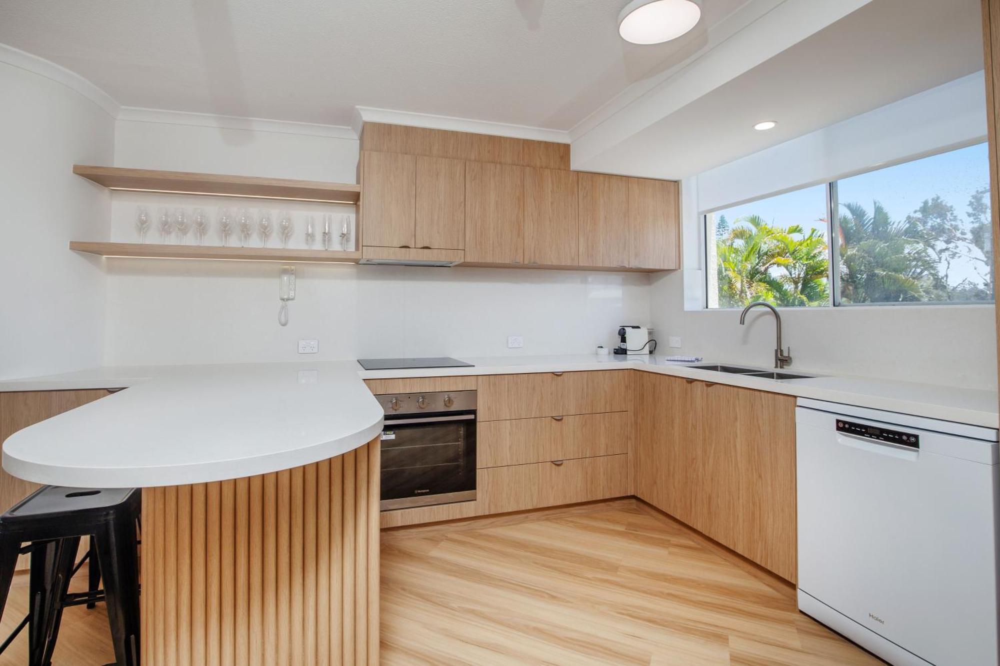 Crystal Beachfront Apartments Гоулд Коуст Екстериор снимка