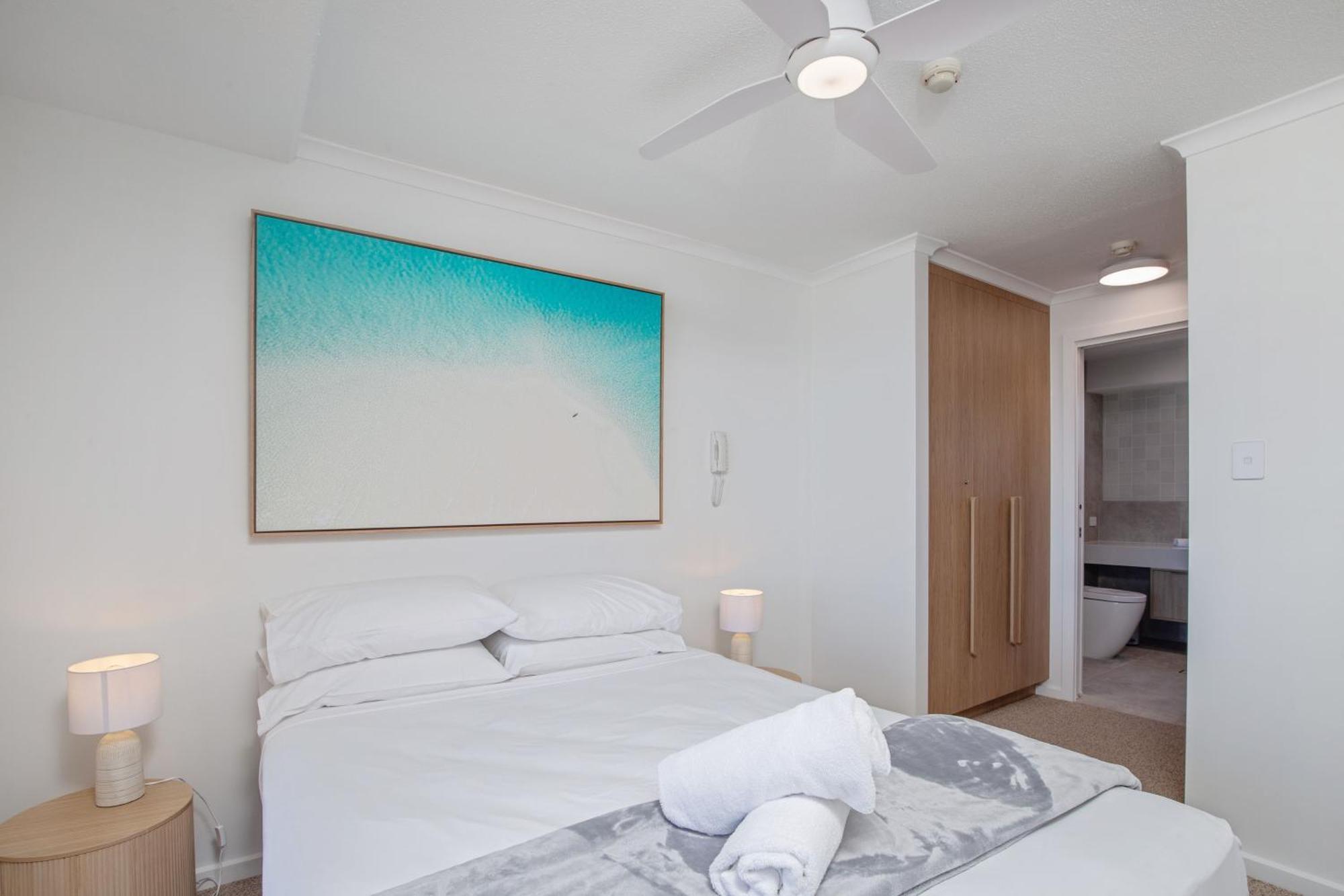 Crystal Beachfront Apartments Гоулд Коуст Екстериор снимка