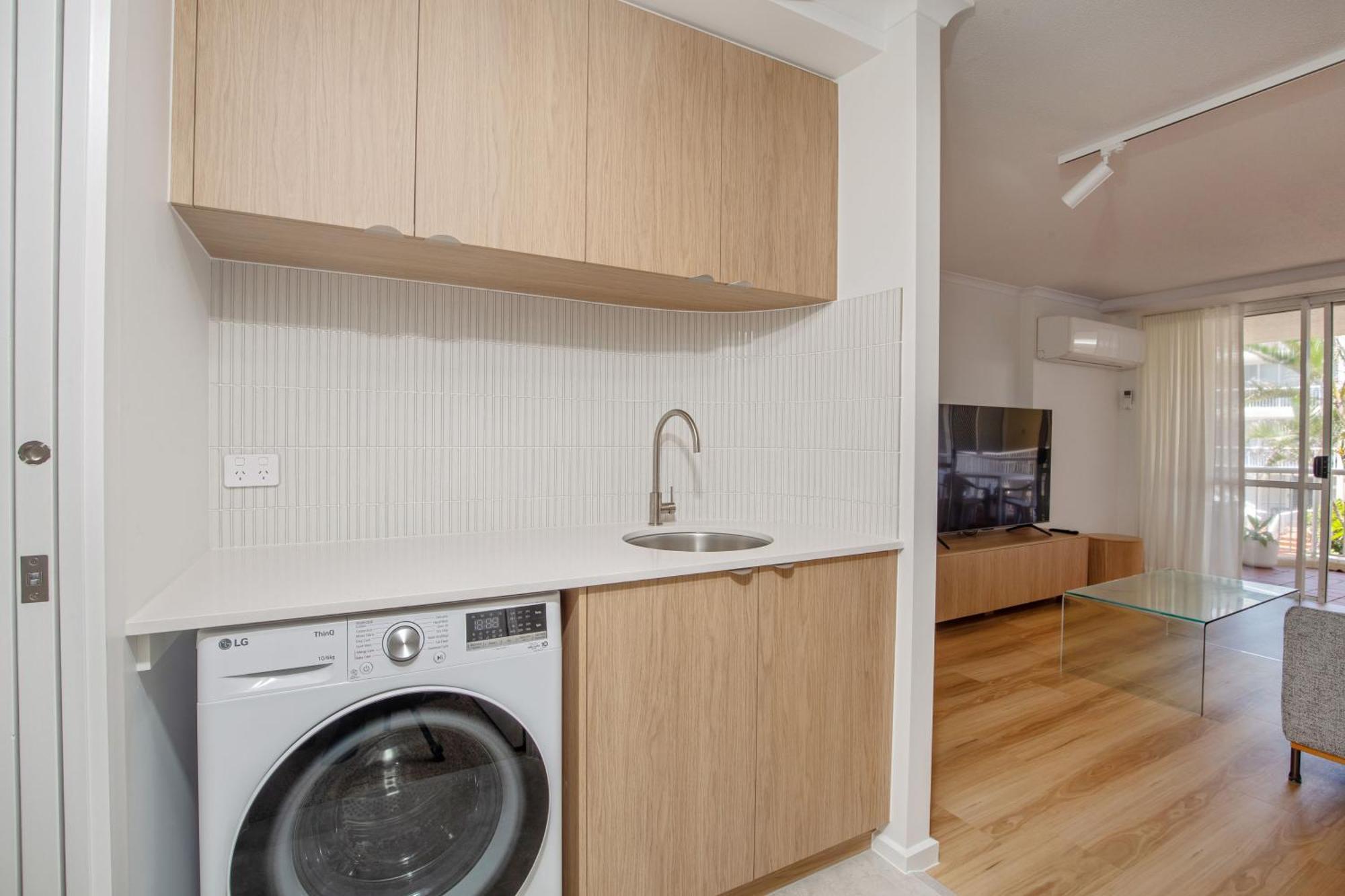 Crystal Beachfront Apartments Гоулд Коуст Екстериор снимка