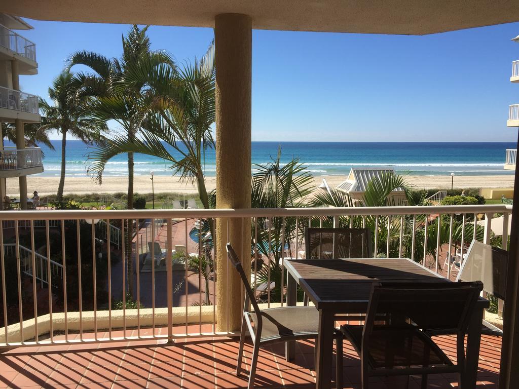 Crystal Beachfront Apartments Гоулд Коуст Екстериор снимка