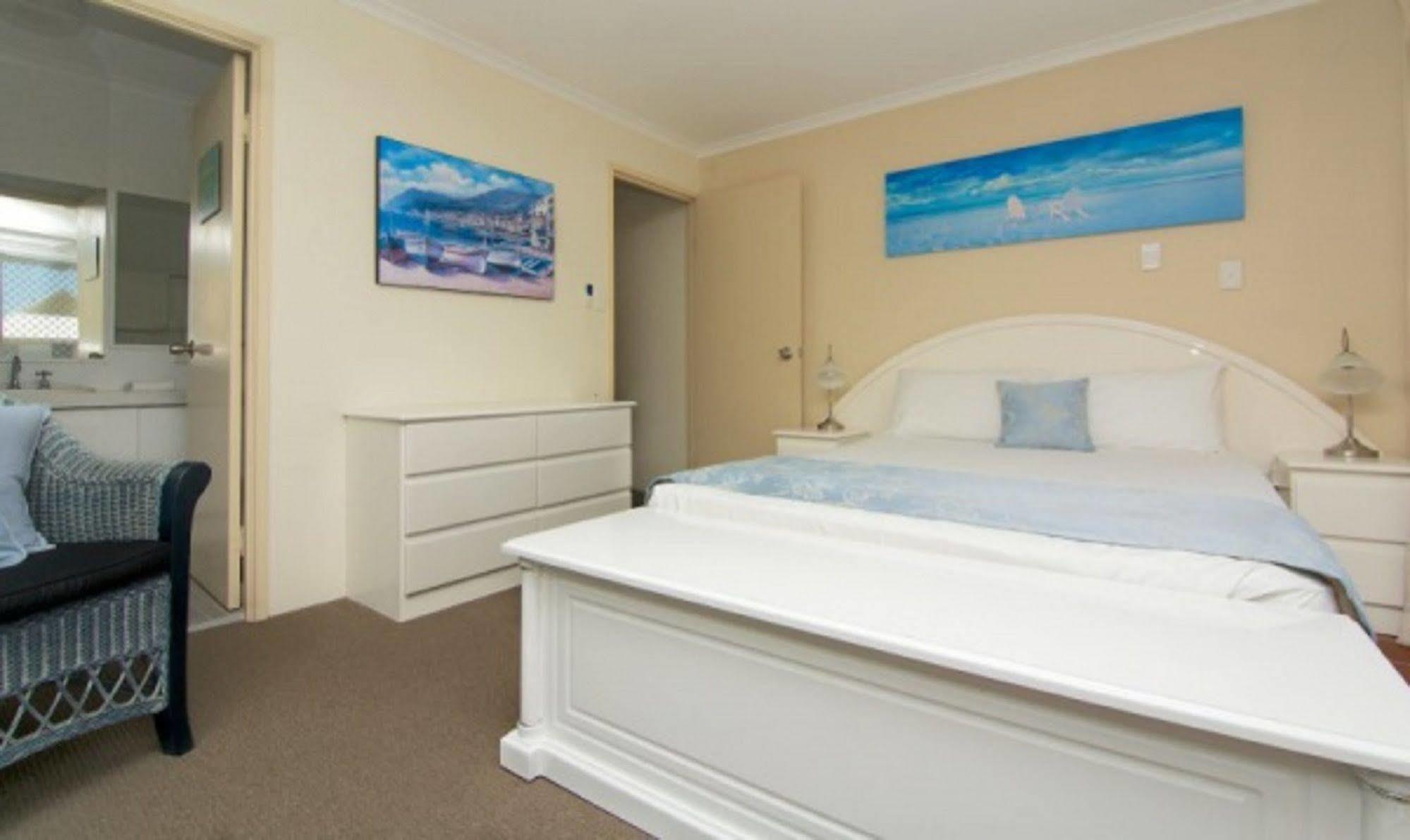 Crystal Beachfront Apartments Гоулд Коуст Екстериор снимка