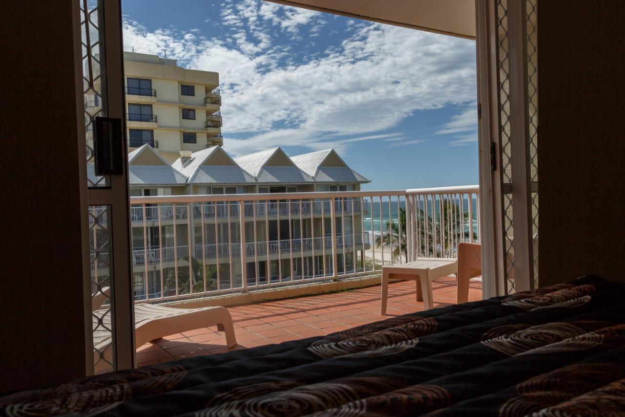 Crystal Beachfront Apartments Гоулд Коуст Екстериор снимка